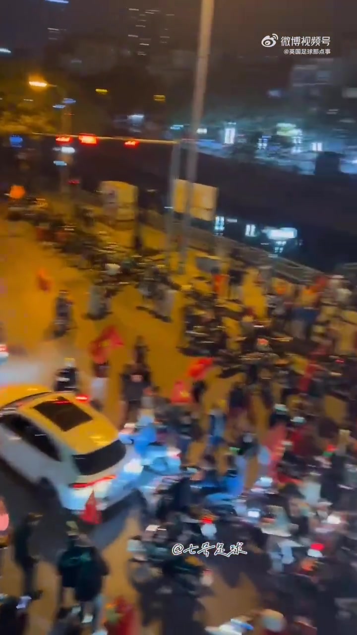 开云登录入口-越南U23夺季军后：国内彻夜沸腾，深夜街头摩的穿梭，喇叭声轰鸣